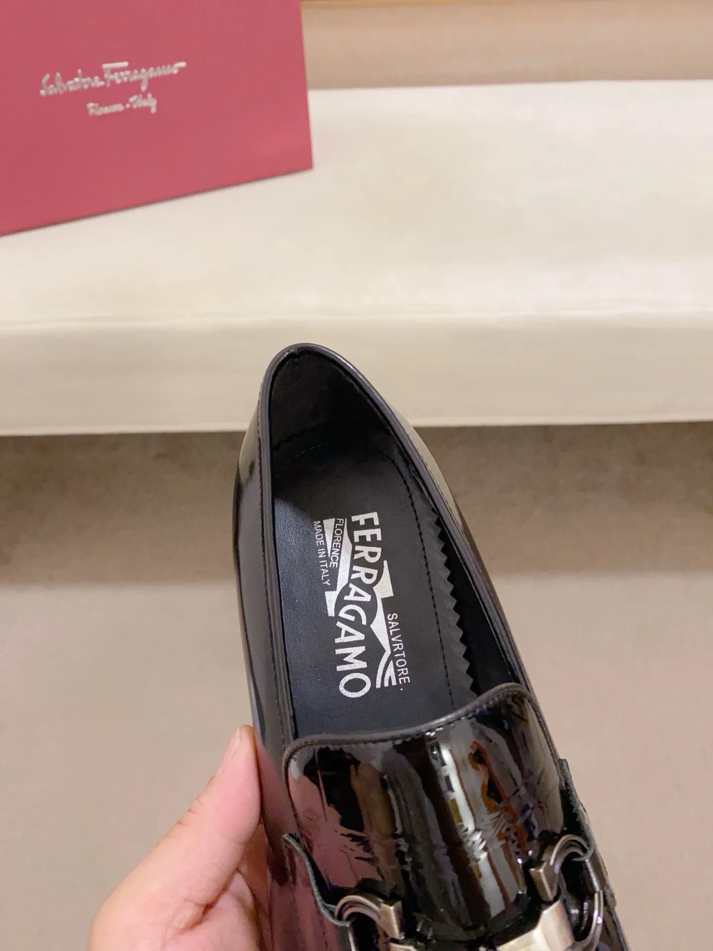 Men's shoes💰: 520💰 High version Ferragamo quality! 🆕🆕Exclusive hot-selling products in stock🔥🔥New products on the shelves, high-quality shoes, high-end driving shoes, with complete packaging! 💪 💪 Material: imported patented cowhide 🐂 + imported high-quality water-dyed cowhide lining + wear-resistant outsole 👍🏻👍🏻 Features: high-end and comfortable, purely handmade 🚀 🚀 Create the perfect shoes that suit you best 🔥 🔥 Size: (38-44) Can be customized 45 non-returnable!